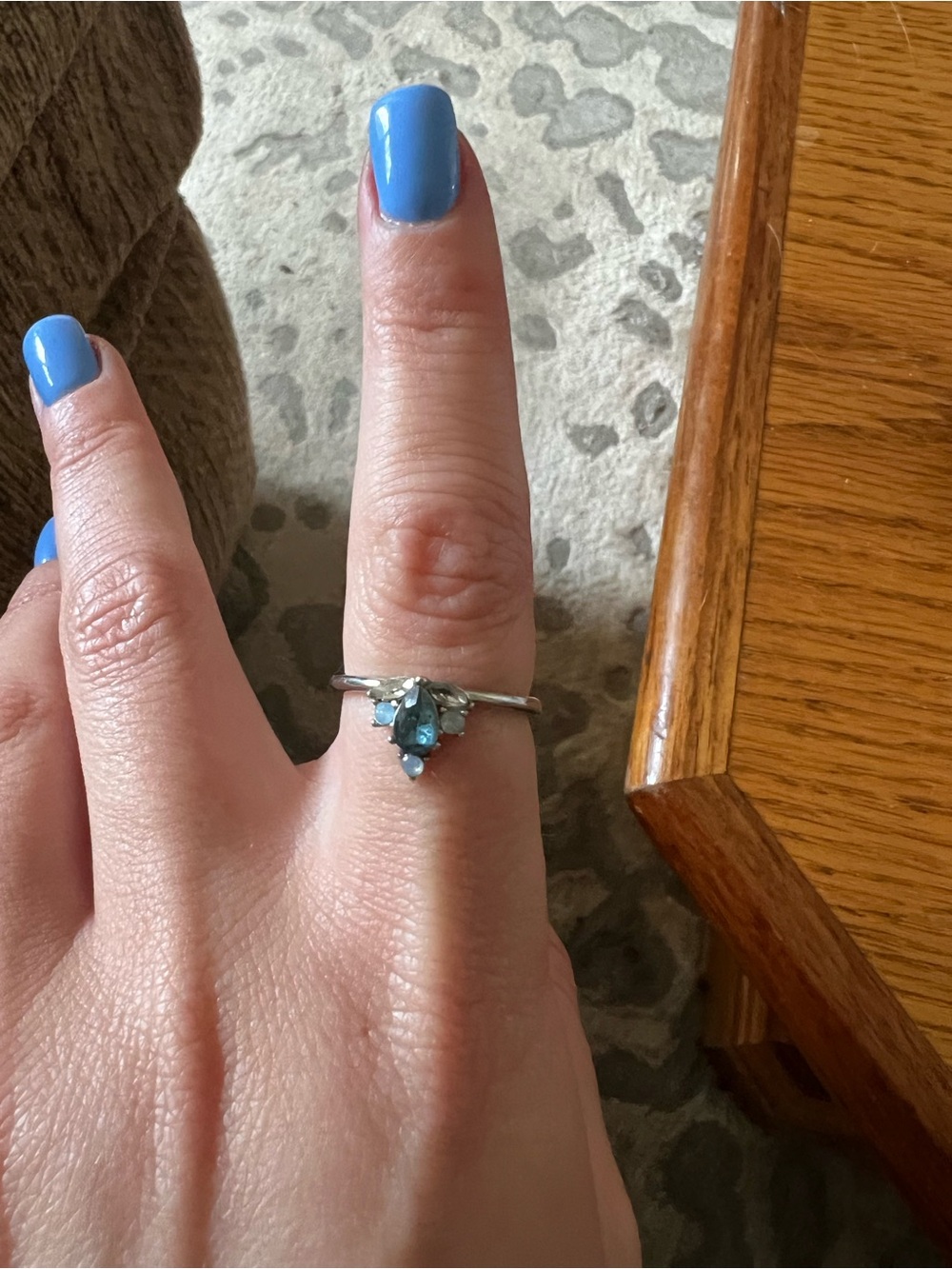 New womens size 8 beautiful ring